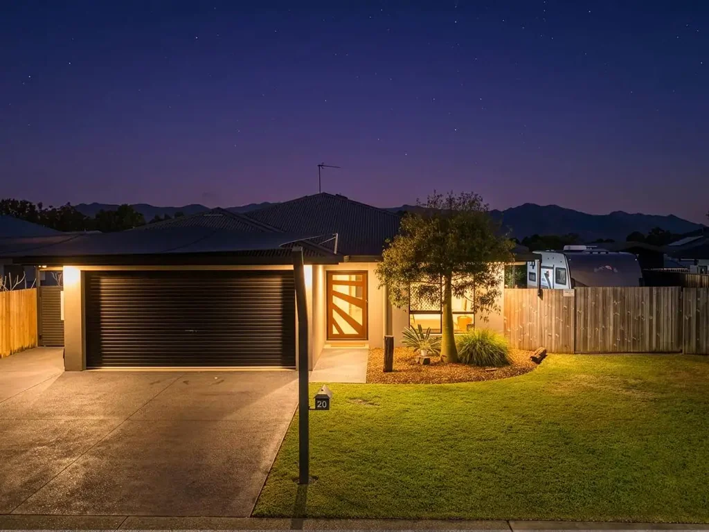 Gordonvale 4房  Spacious Family Living on 800m² with Stunning Pyramid Views