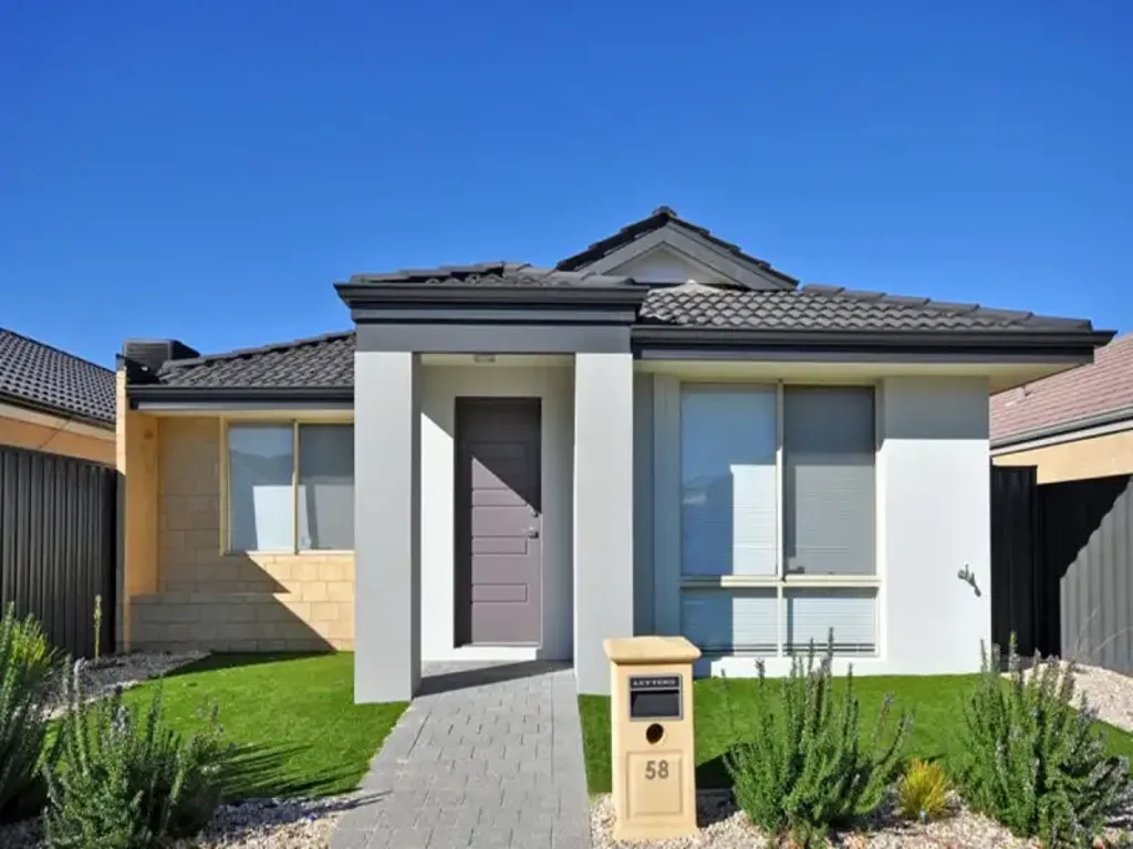 4 Bedroom, 2 Bathroom Home in Aveley
