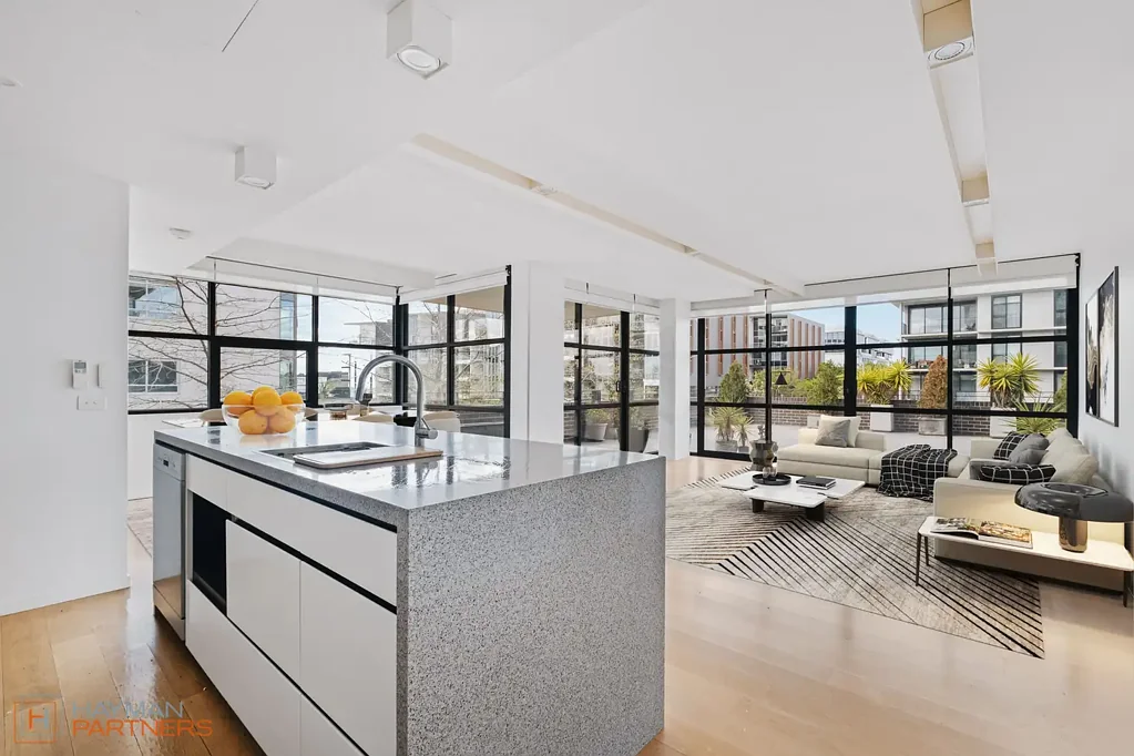 Kingston 3Zimmer Foreshore living with expansive terrace and uninterrupted water views