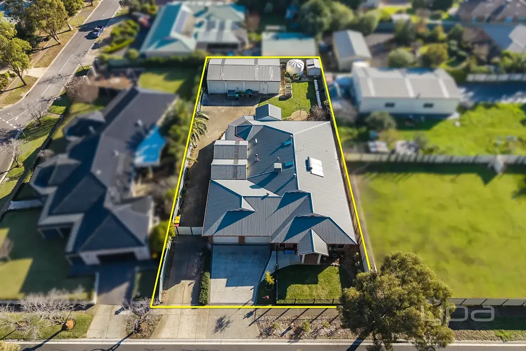 Kurunjang 5 Slaapkamer GRAND FAMILY LIVING WITH TIMELESS FEDERATION CHARM ON 1,375M² (APPROX.) & A MASSIVE SHED