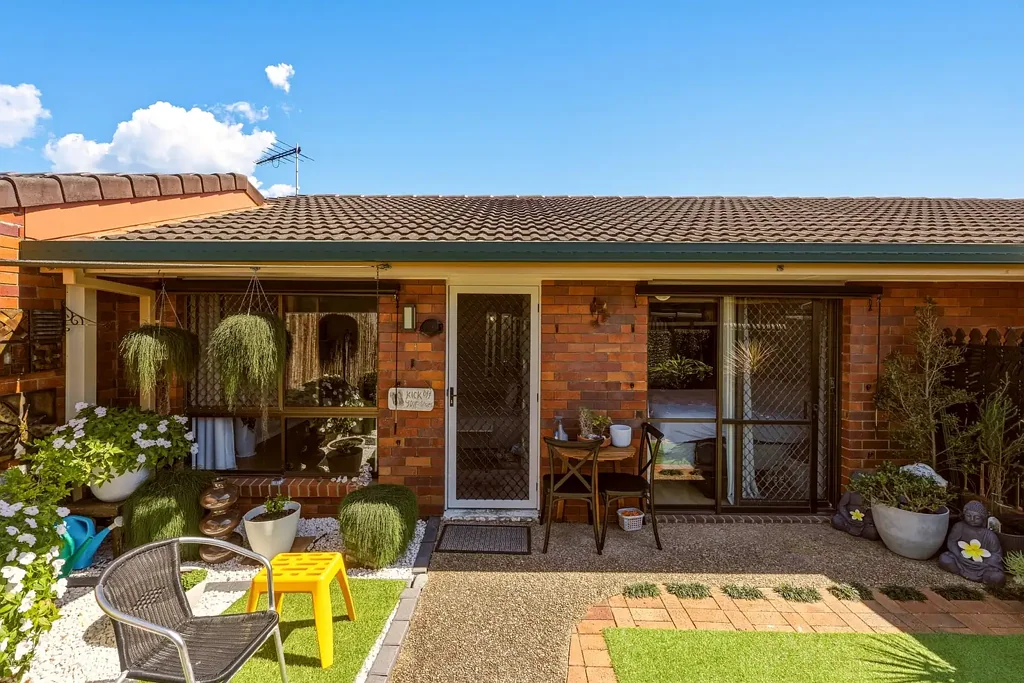 Woody Point 2房 海滨便利，精巧易打理的布局 Coastal Convenience with a Clever, Low Maintenance Layout