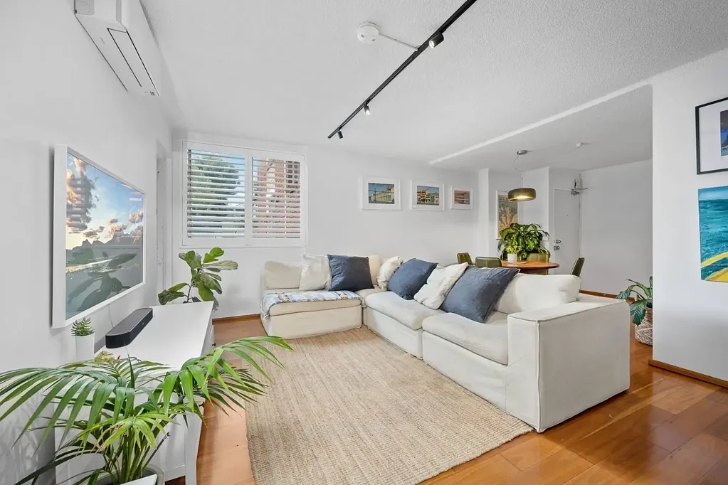 Enjoy The Lifestyle – Fresh and Bright close to the Beach