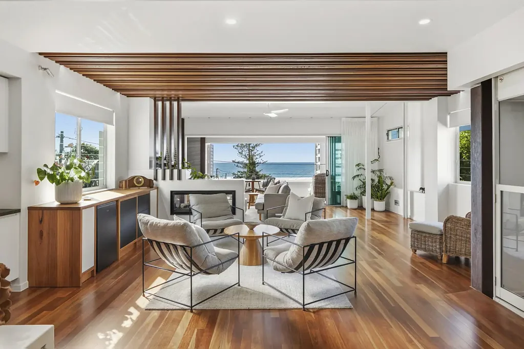 Currumbin 4침실 Elevated Family Home with Protected Ocean Outlook