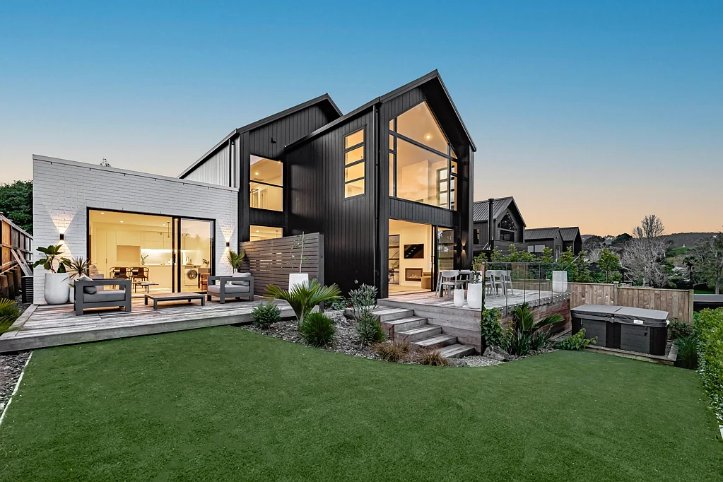 Riverhead 5房  Architectural Riverfront Living + Minor Dwelling