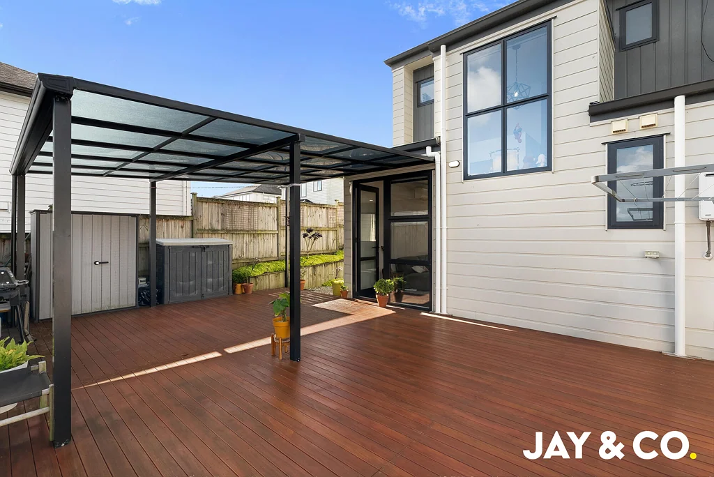 Flat Bush 3침실 Private, Sun-Filled Freehold Living
