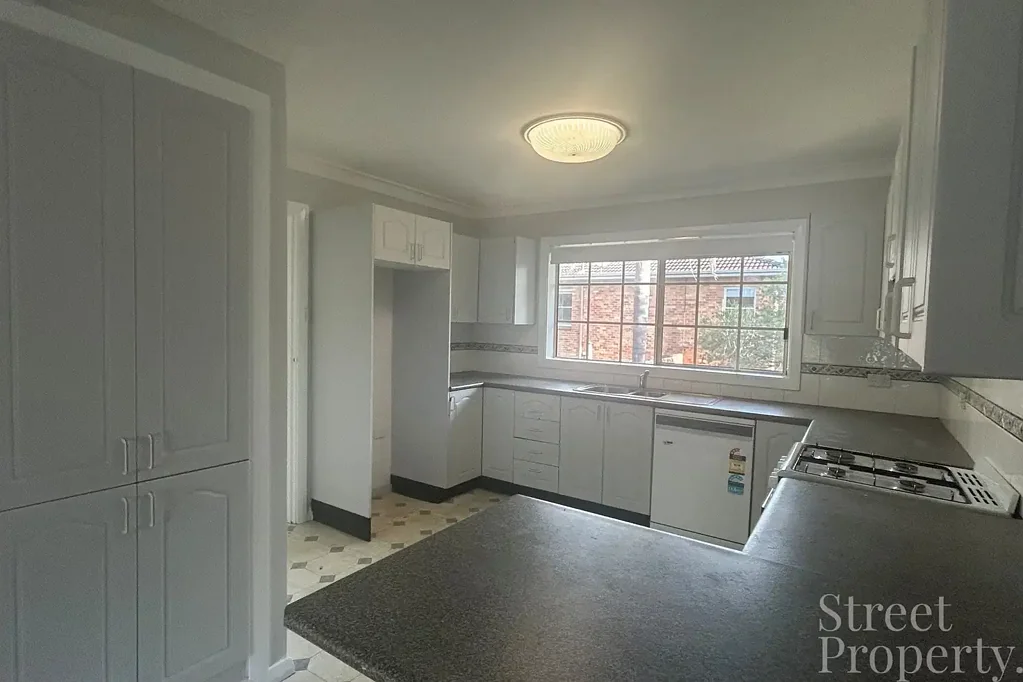 Spacious unit - Only a short stroll to the beach!