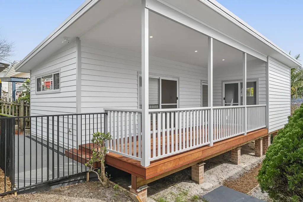 NEAR NEW COTTAGE AT EAST BATEAU BAY