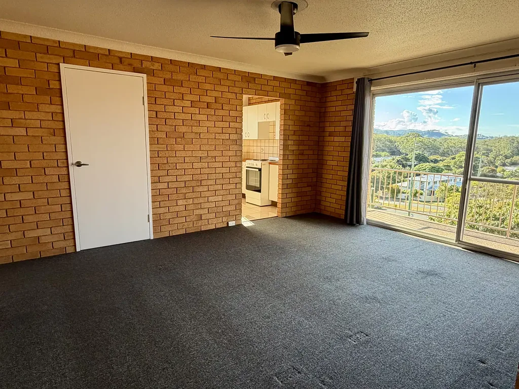 Top Floor Apartment with Views – Prime Coffs Harbour Location