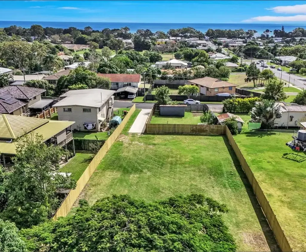 2A Jacaranda Drive, Torquay, QLD 4655