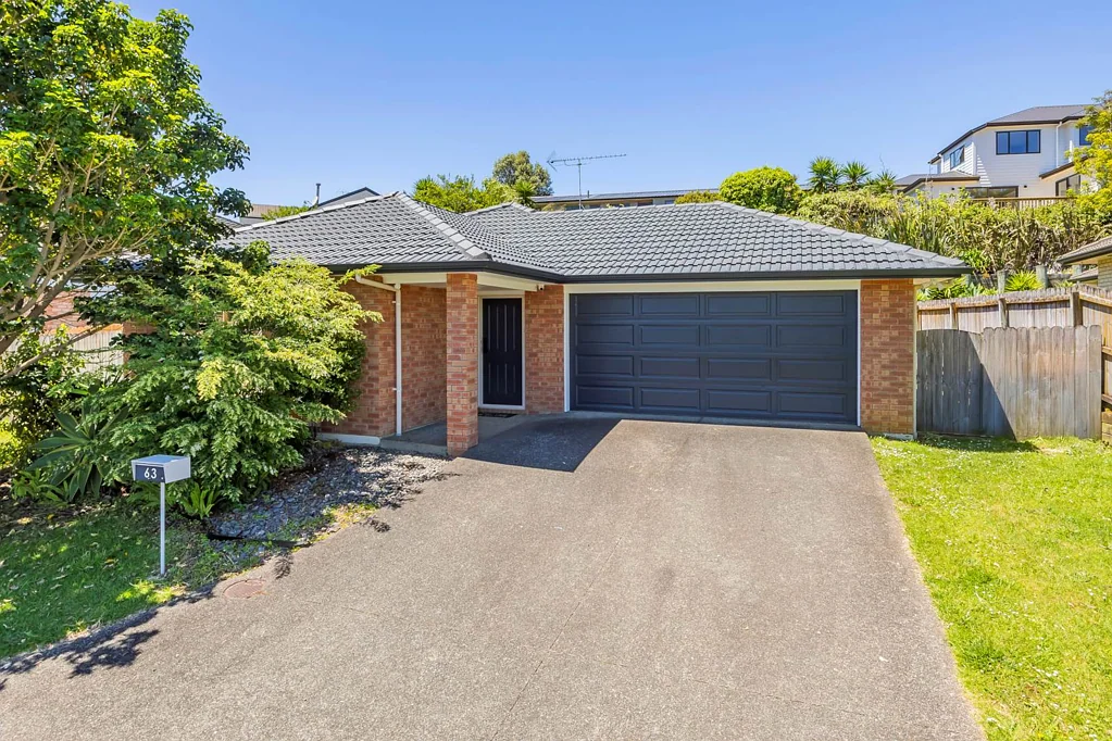 Oteha 3房 黄金地段单层砖瓦住宅珍品！全围栏庭院+阳光露台+内进式双车库，海外业主急售！ Oversea Vendor - Urgent Sale Required