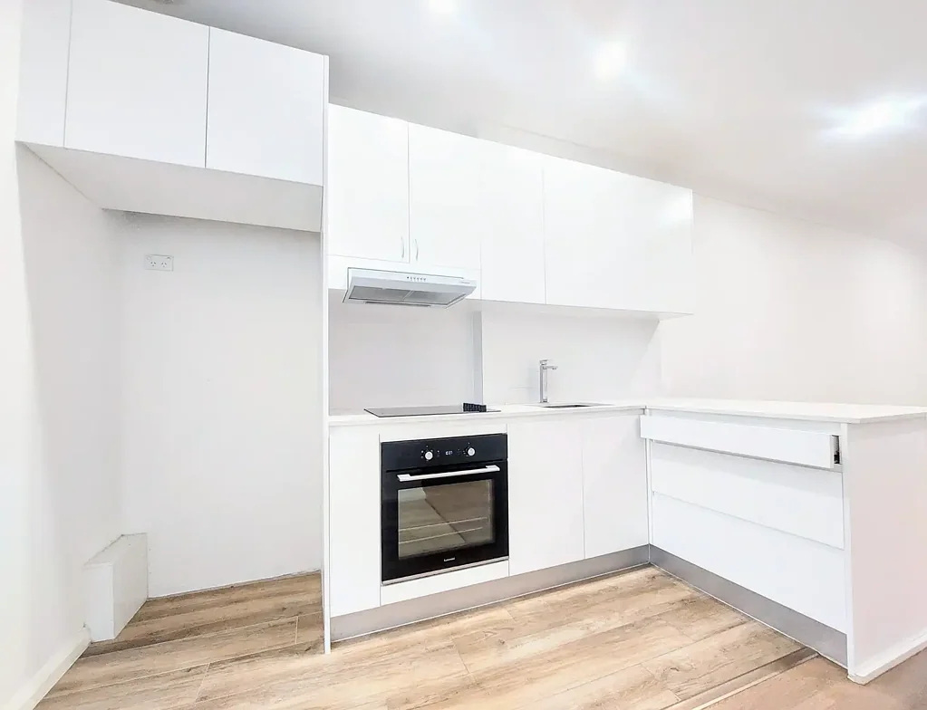 RENOVATED ne1 BEDROOM UNIT - ACCESS FROM STANLEY ST