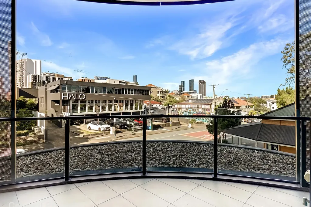 LIVE IN THE HEART OF WEST END - MODERN APARTMENT CLOSE TO EVERYTHING YOU NEED