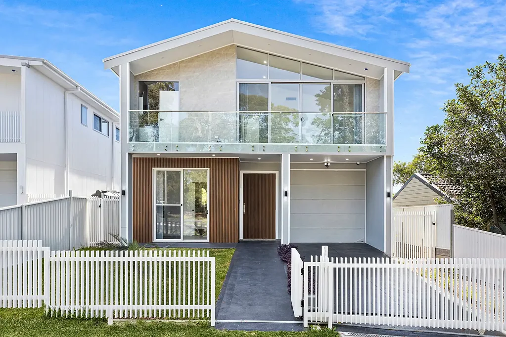Engadine 5 Bedroom Contemporary Family Luxury in a Prime Engadine Setting