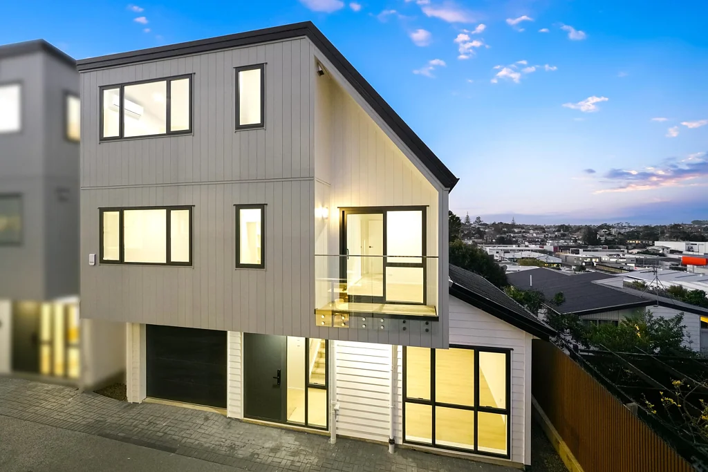 Totara Vale 3房  Westlake Double Zone with Bonus Storage