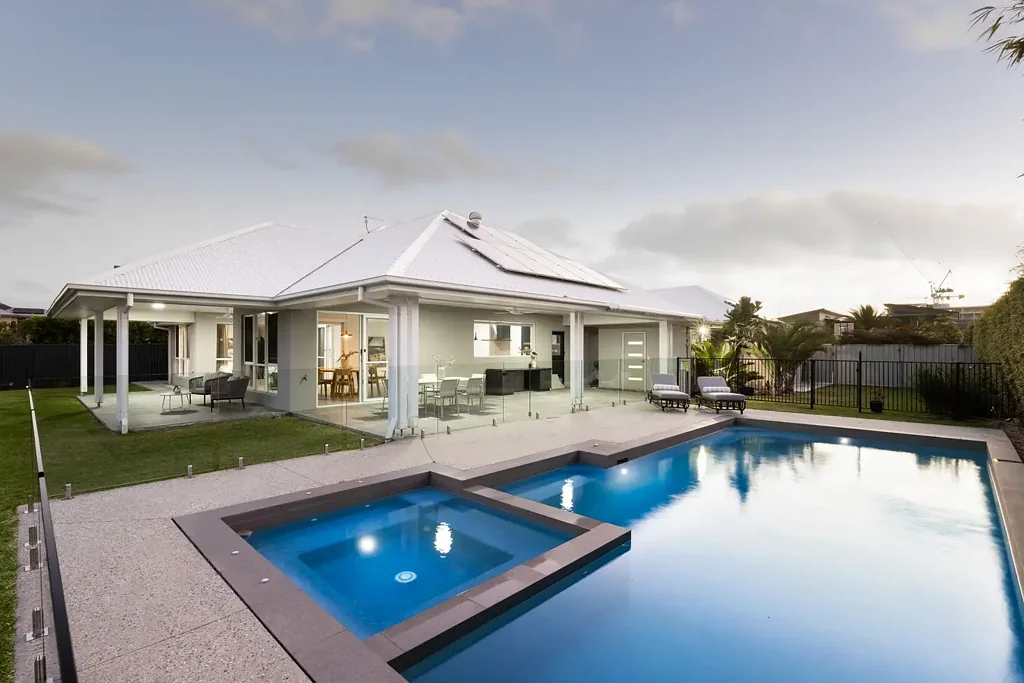 Bokarina 4部屋 Lakefront Luxury in the Heart of Bokarina