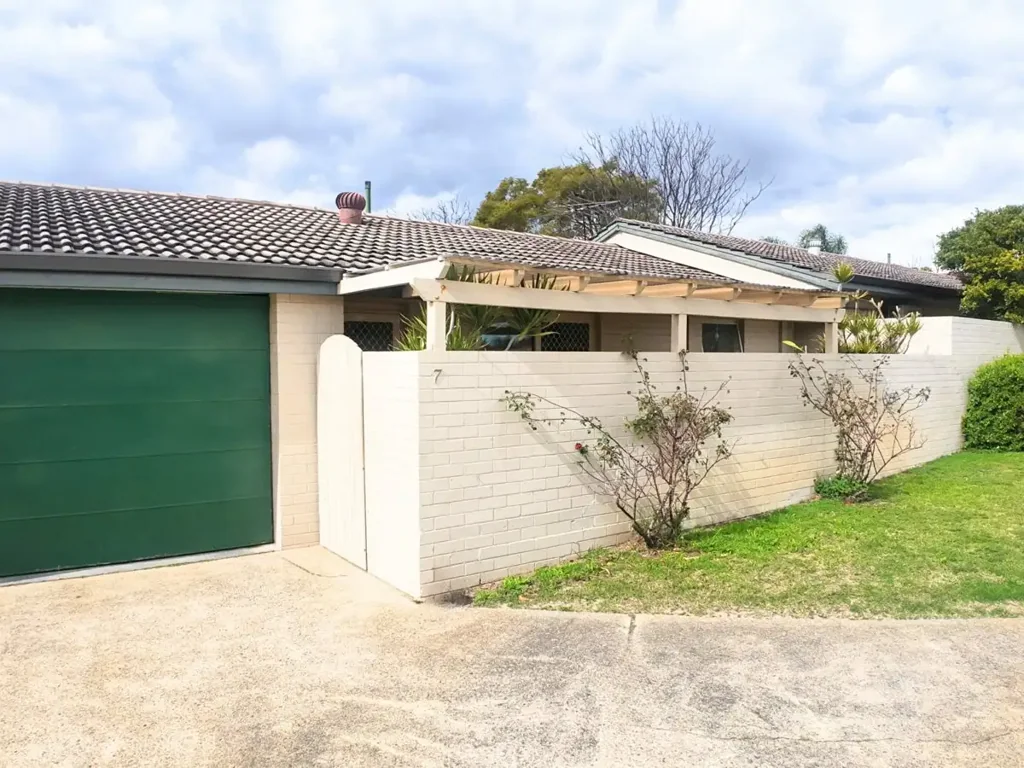 Thornlie 2બેડરૂમ LOOKING FOR INVESTOR