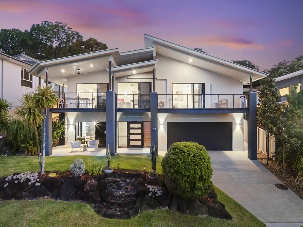 Banora Point 5Kwarto Contemporary Family Living with Exceptional Ocean Views