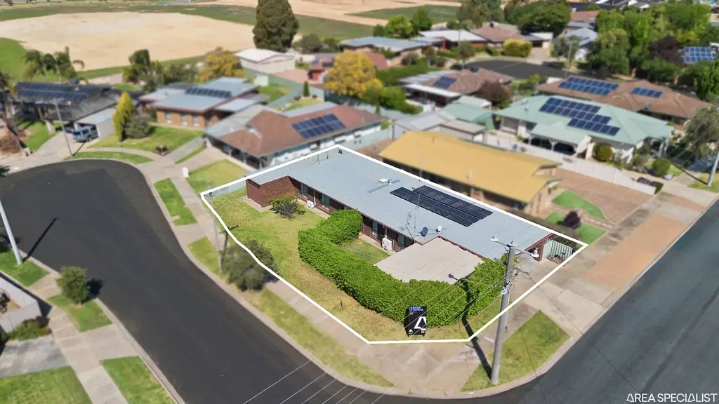 Kyabram 4房  THE BRIEF: Solid Brick Veneer Home in Prime Location