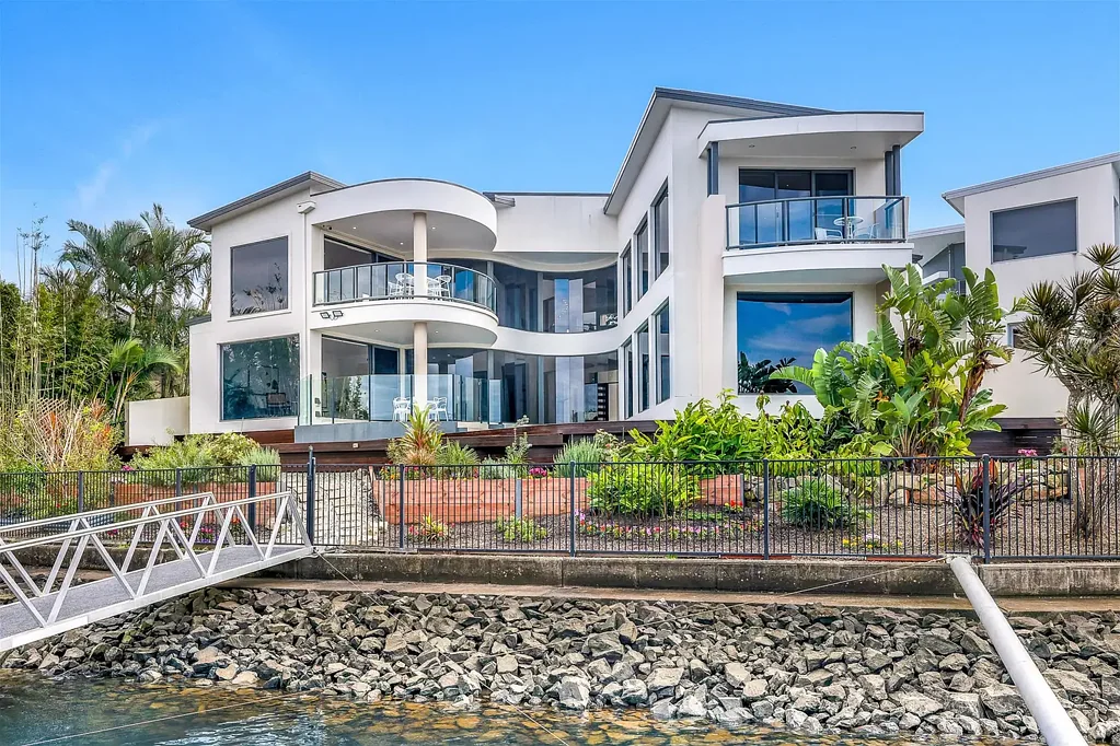 25 Ferrymans Court, Helensvale, QLD 4212