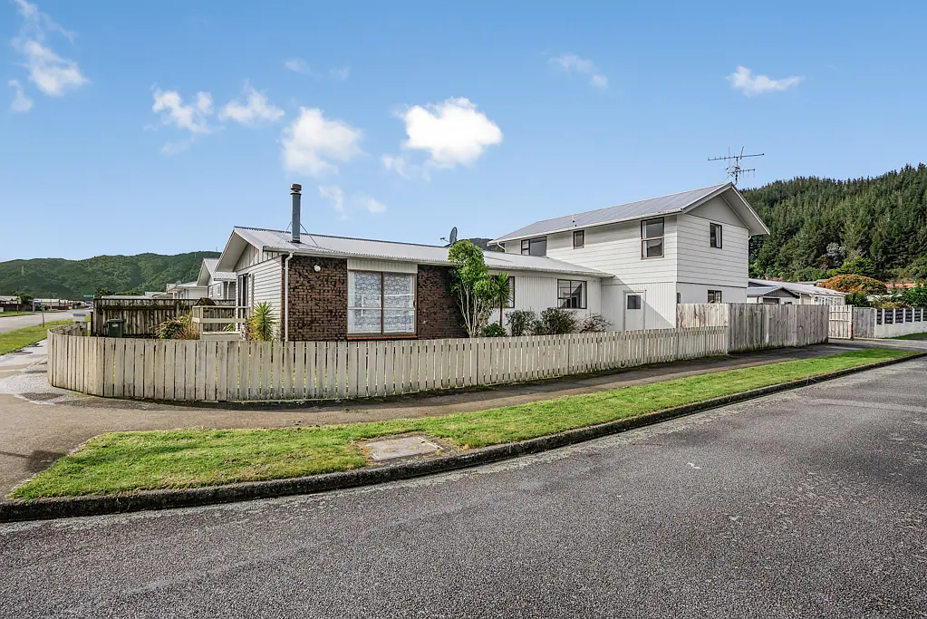 Wainuiomata 4ਬੈੱਡਰੂਮ A large family home, just waiting for you.
