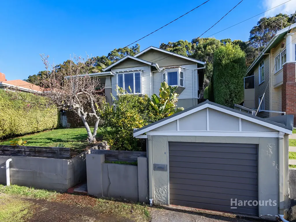 South Burnie 3房  Elevated Living with Bass Strait Views