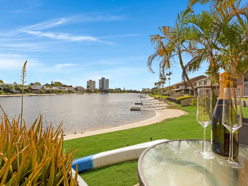 Mermaid Waters 2 Bedroom Look At This One!