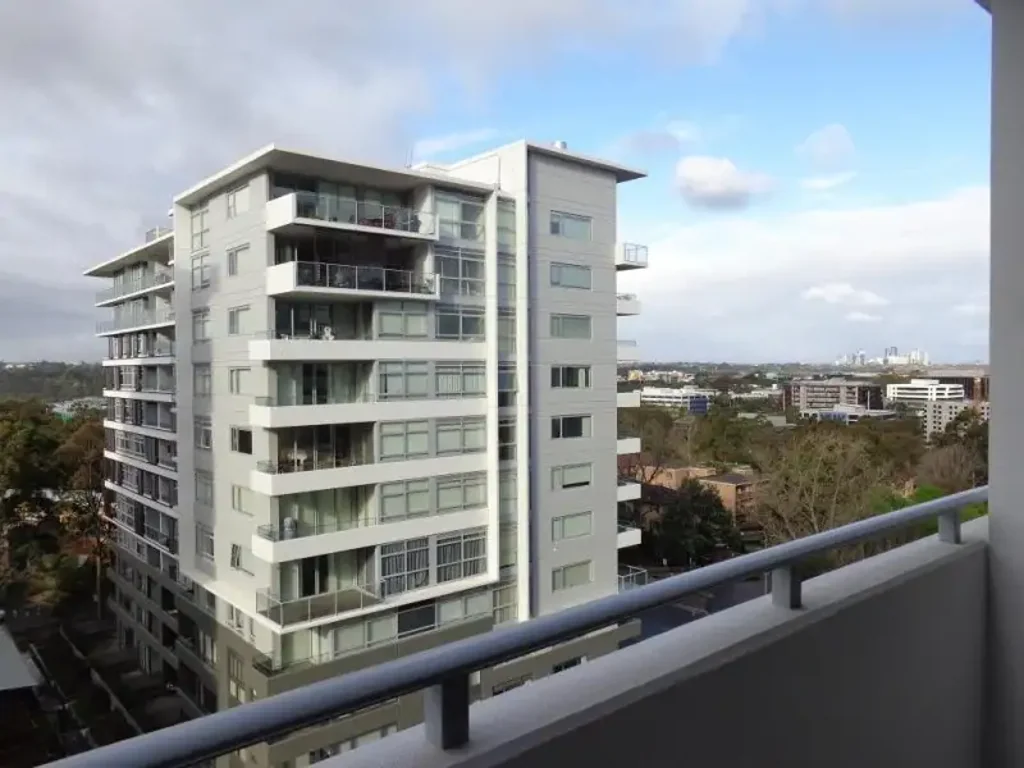 One bed + study in the heart of MQ with resort style living