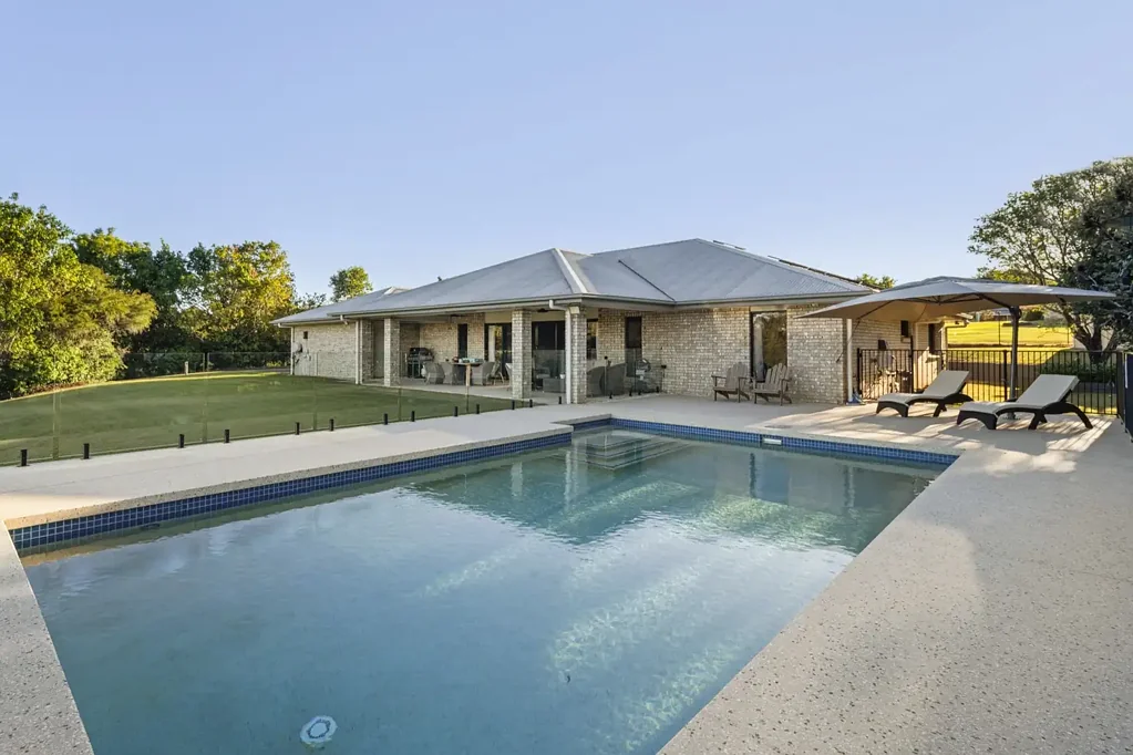 Burpengary 5कमरा Modern Acreage Living with Premium Finishes, Pool & Exceptional Views