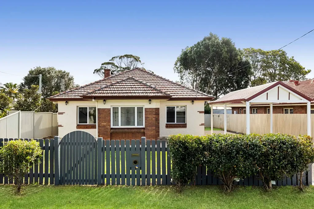 South Toowoomba 3कमरा Renovated 1940s brick cottage