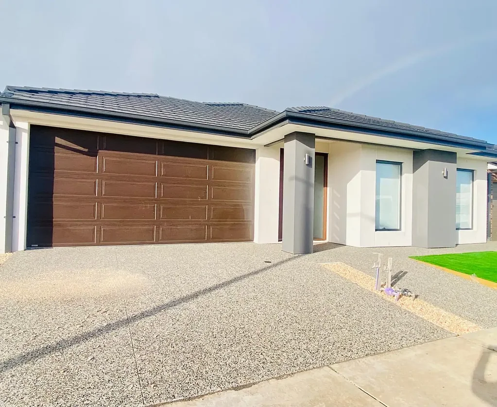 Spacious 4-Bedroom Family Home in Tarneit