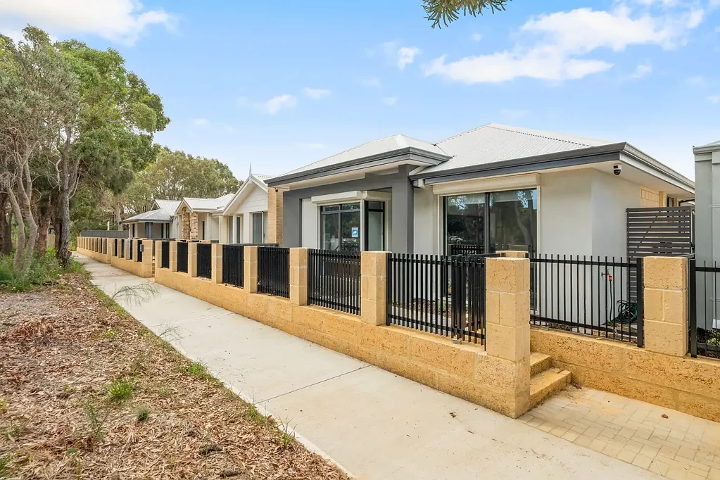 Coodanup 4 Slaapkamer Near new, quality and a lifestyle designed around nature.