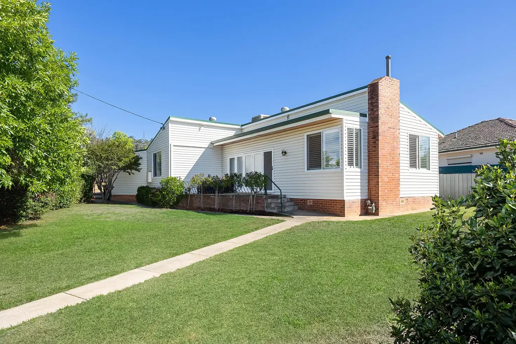 298 Lake Albert Road, Kooringal, NSW 2650
