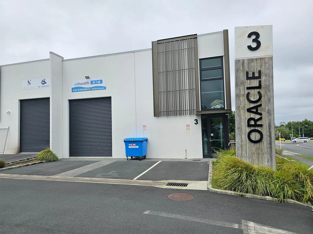 Albany SHOWROOM / WAREHOUSE PLUS OFFICE UNIT!