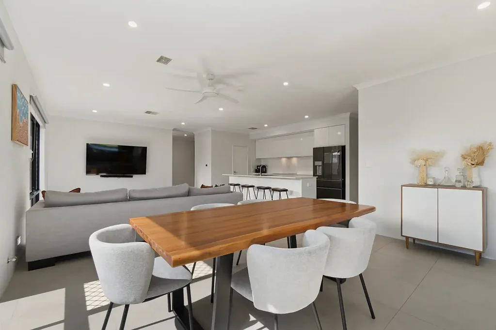 Caversham 4房  STYLISH, SECURE, FAMILY ORIENTATED HOME!
