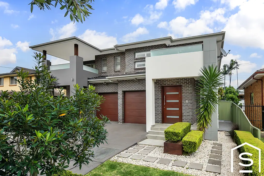 Dundas 5Kwarto Near-New French Provincial Luxury Showcasing Exceptional Quality and Timeless Elegance