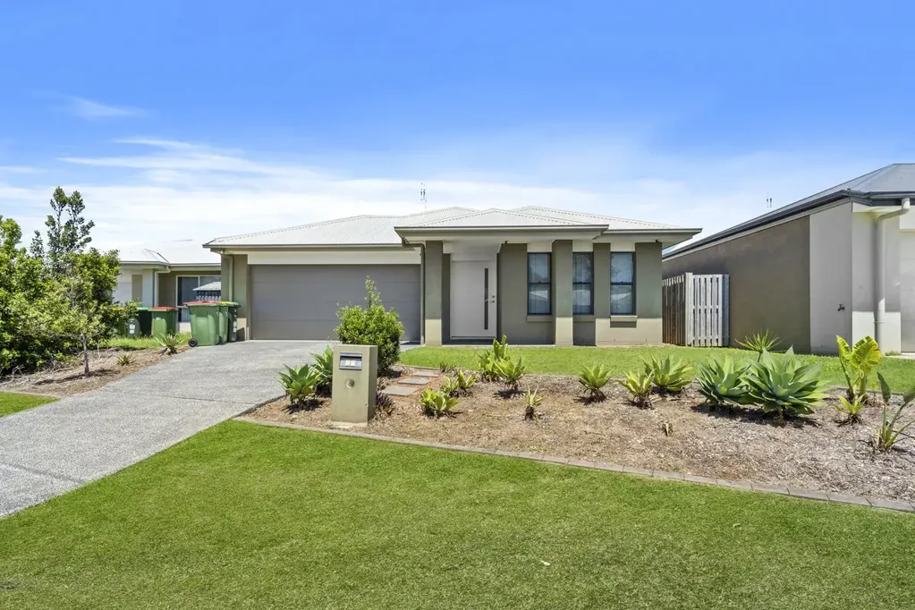 Coomera 4房  Space to Live. Room to Grow. Location That Delivers.