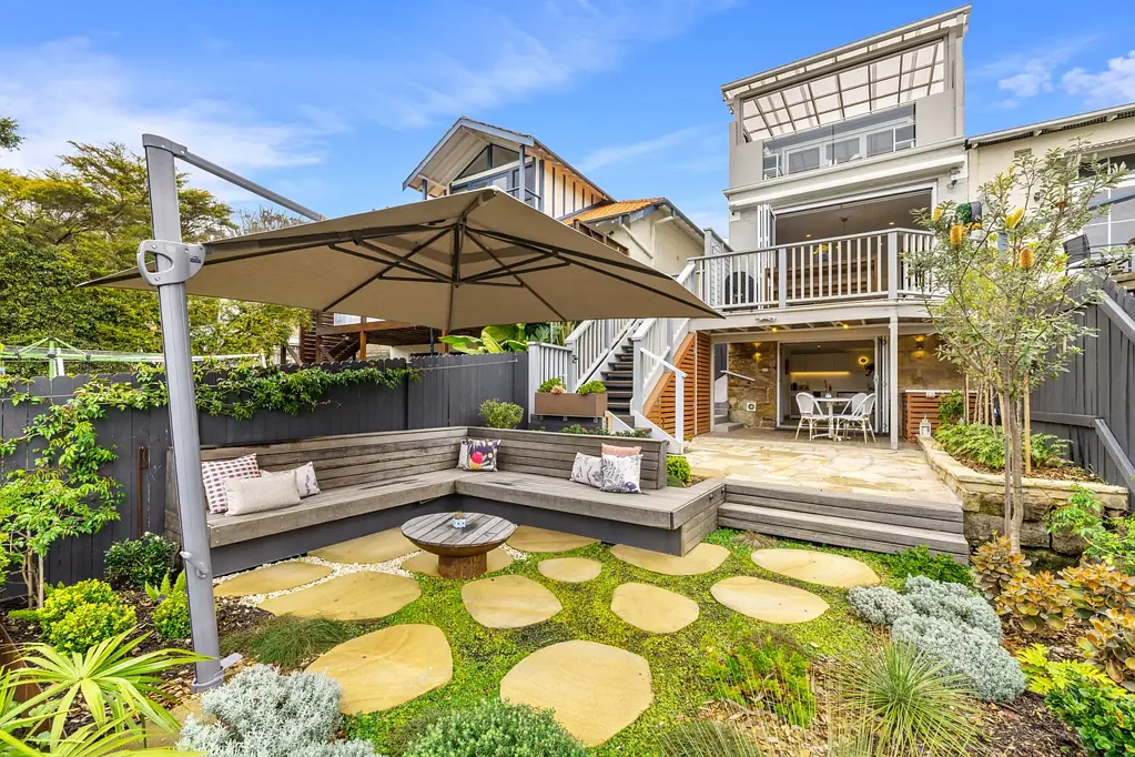 EXCEPTIONAL DESIGNER LIFESTYLE HOME