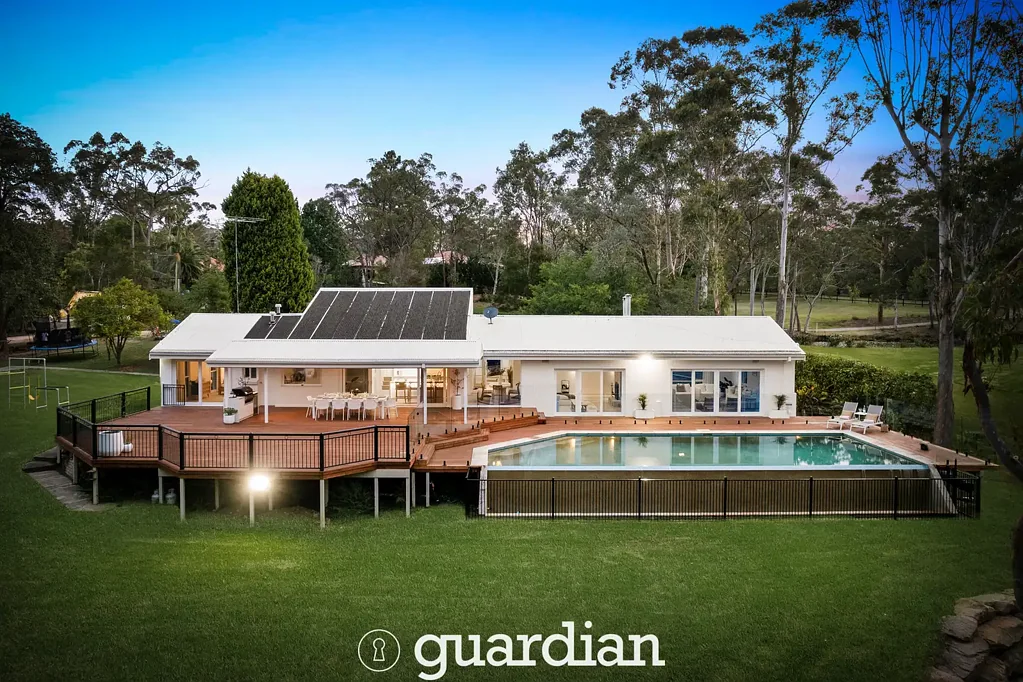 Dural 6 Slaapkamer Sophisticated Acreage Living in a Peaceful Cul-De-Sac