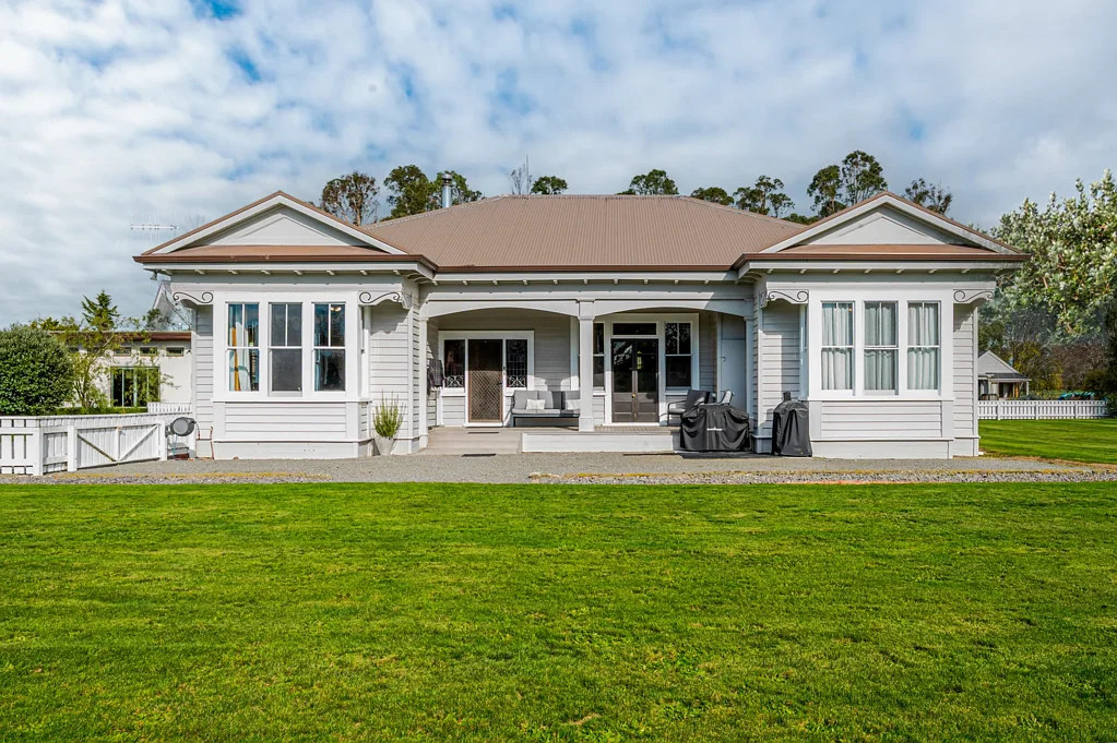 Otane 4房  Space, character and lifestyle right on the edge of Otane Village.