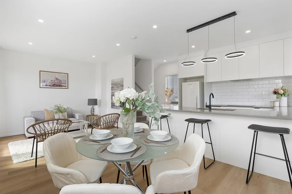 Flat Bush 3房  Easy to Own. Packed with Potential!