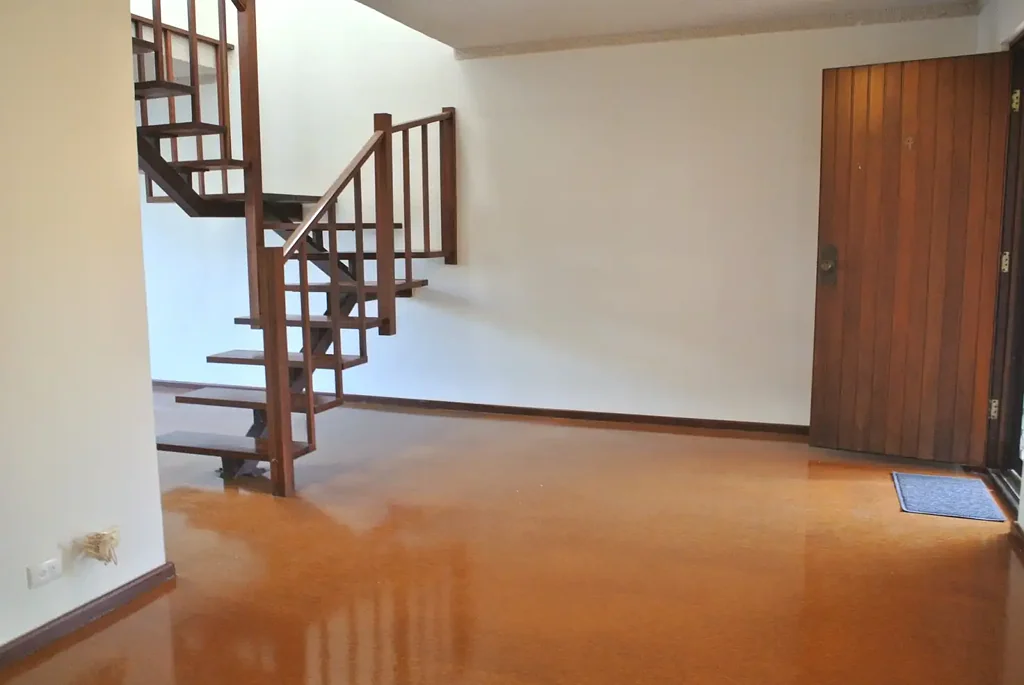 FANTASTIC TOWNHOUSE CLOSE TO UWA