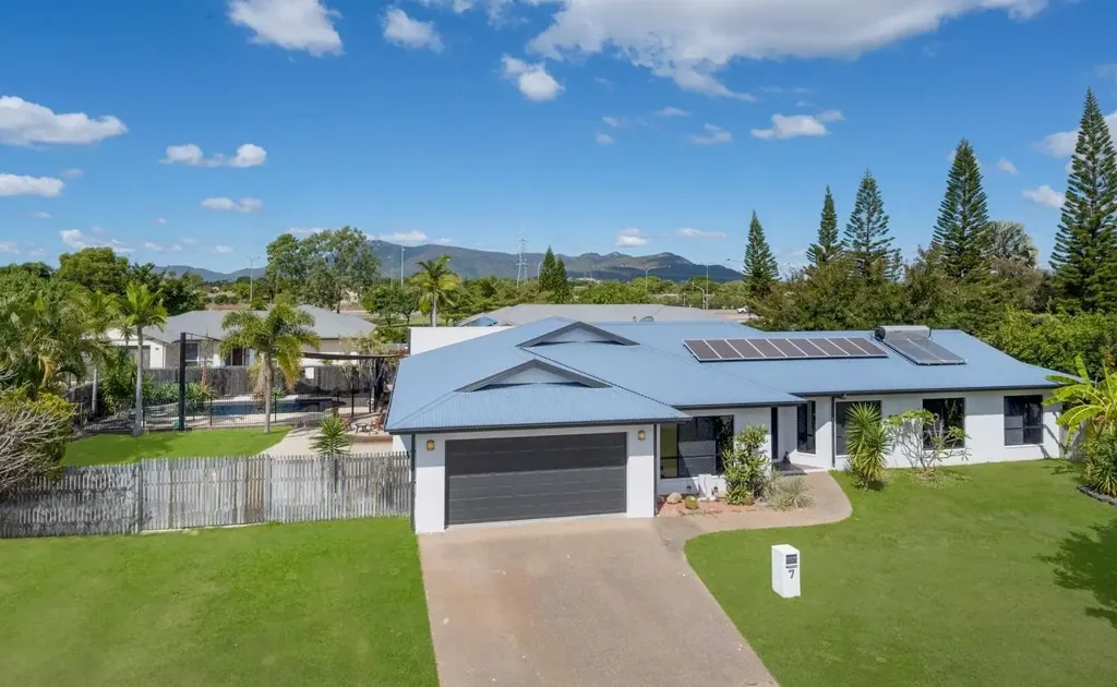 7 Greenview Drive, Mount Louisa, QLD 4814