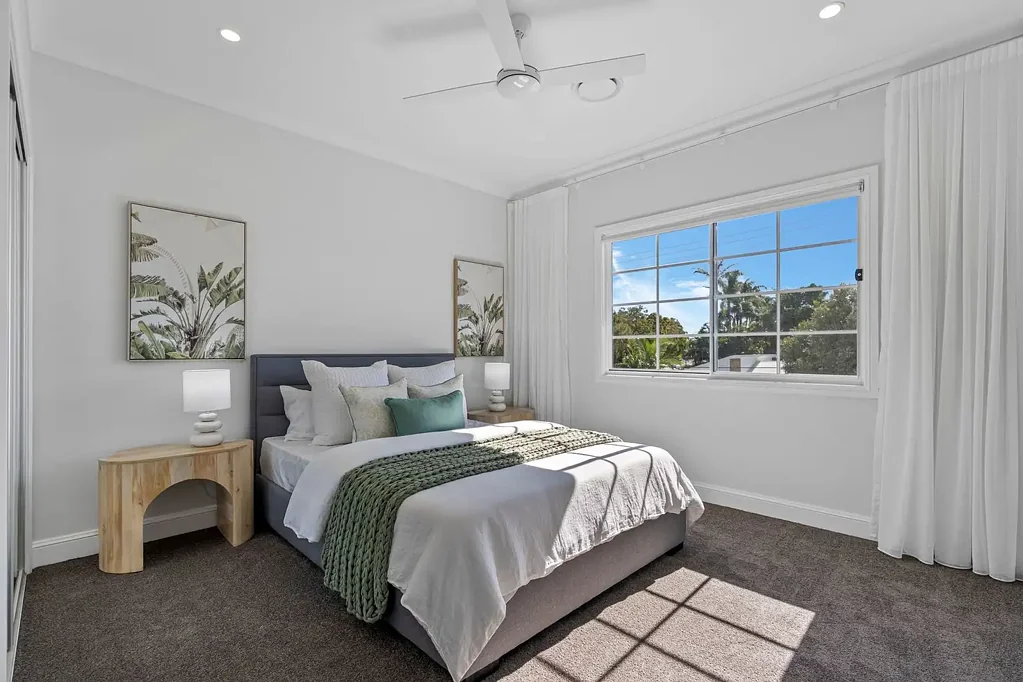 Runaway Bay 5房  Brand New Broadwater Home – Lock-and-Leave Luxury, no Body-Corp