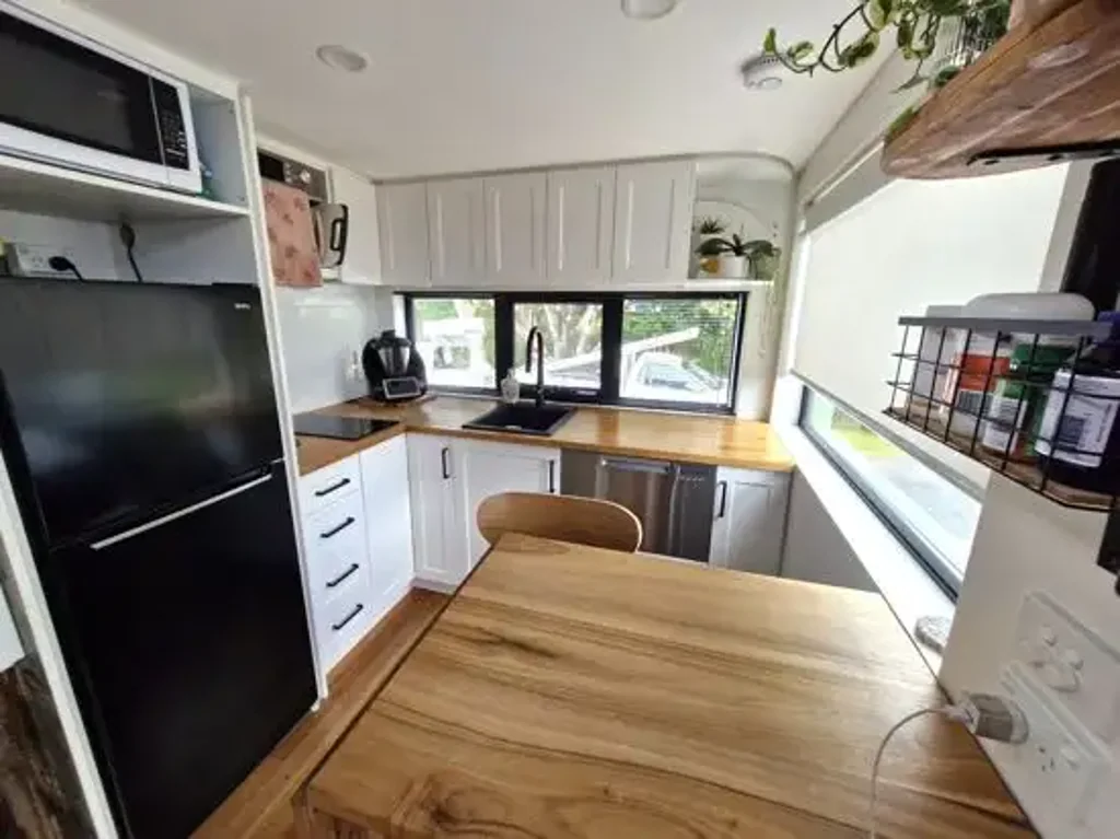 Chinderah 1房  This 2 Storey Tiny Home is packed with features!