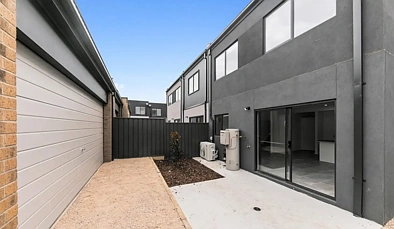 8 Turning Loop, Fraser Rise, VIC 3336, 4 rūma, 2 rūma horoi, Townhouse
