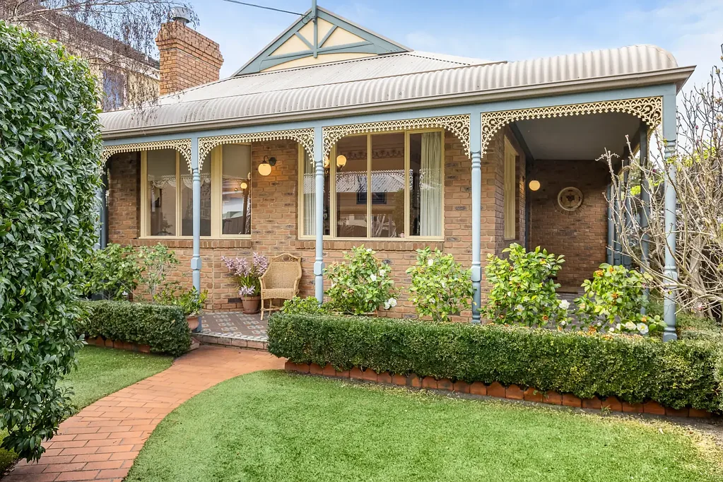 Sandringham 3 Bedroom Elegant Spaces in Sun-filled Garden Setting