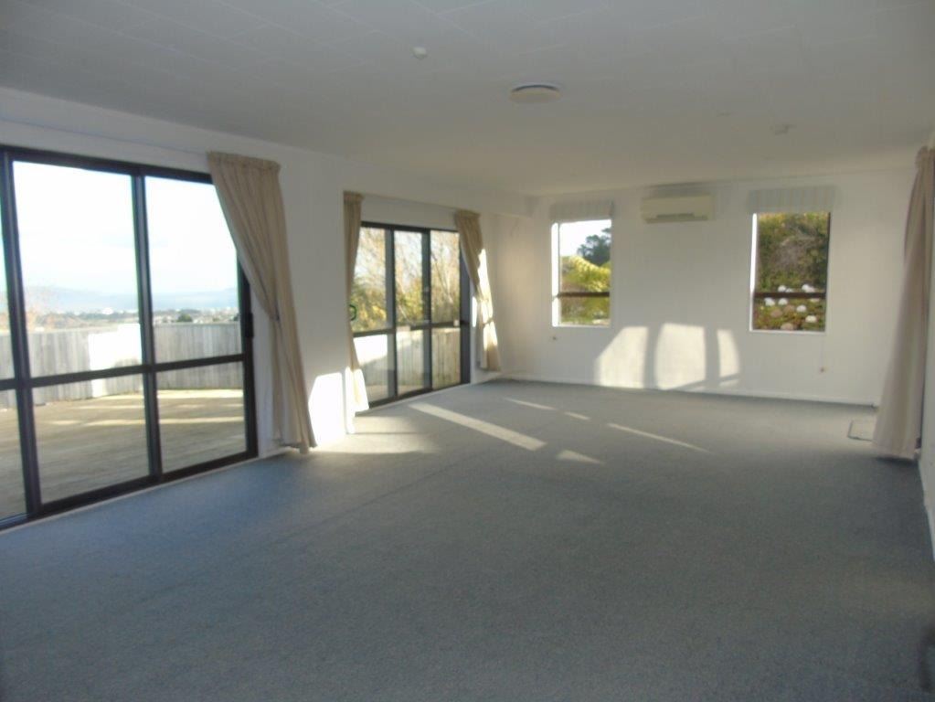 2/12 Kekeno Grove, Tirohanga, Lower Hutt, 2 chambres, 1 salles de bain