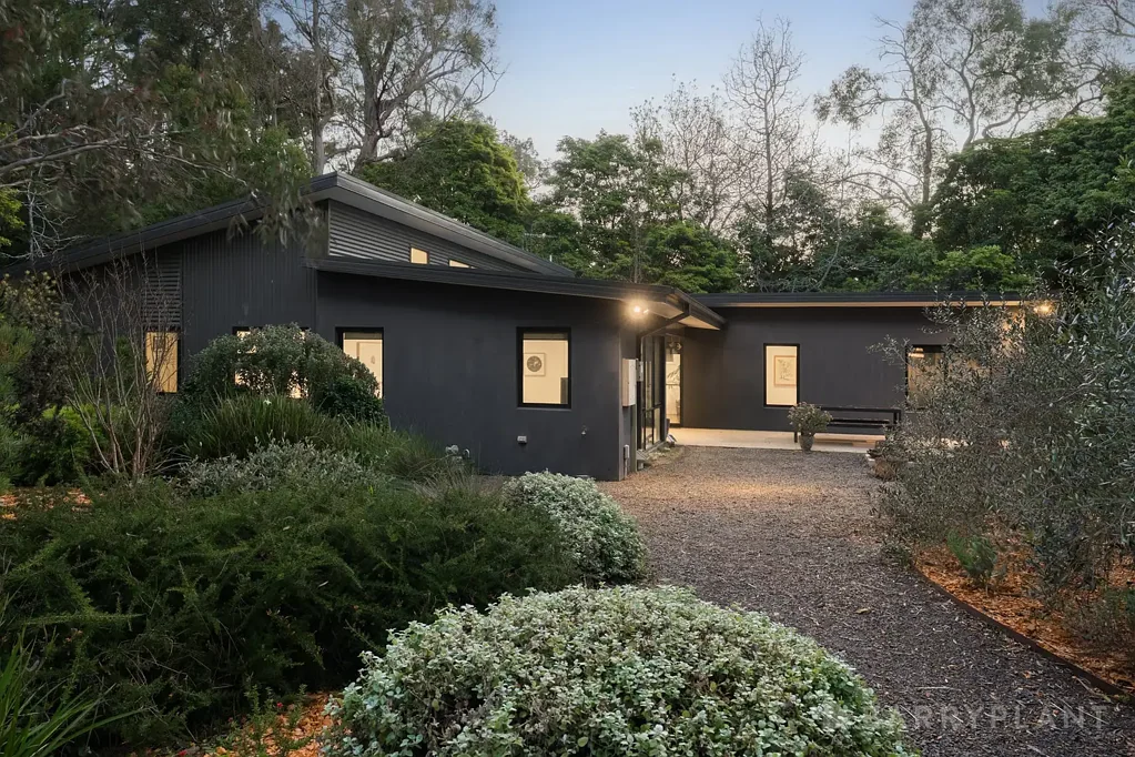 Emerald 4房  PRIVATE HALF-ACRE RETREAT IN THE HEART OF EMERALD