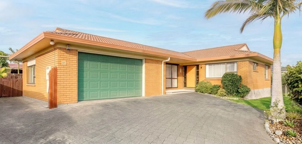 Private Family Haven with Pool in Sought-After...