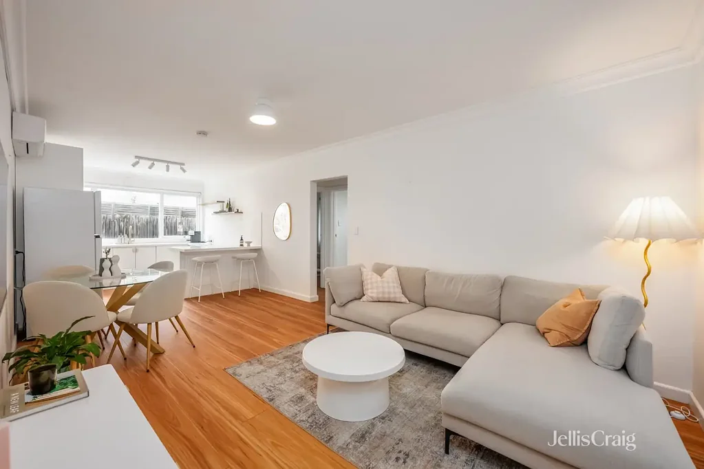Stylishly Renovated Apartment in a Prime City-Fringe Location (available furnished or unfurnished)